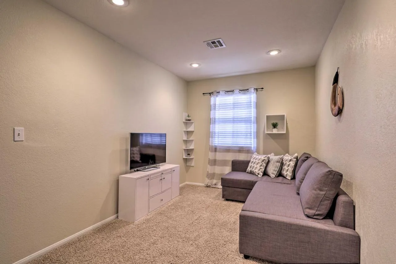 Luxurious Vegas Digs Hot Tub, Bbq, Cabana And More! Las Vegas Feriehus