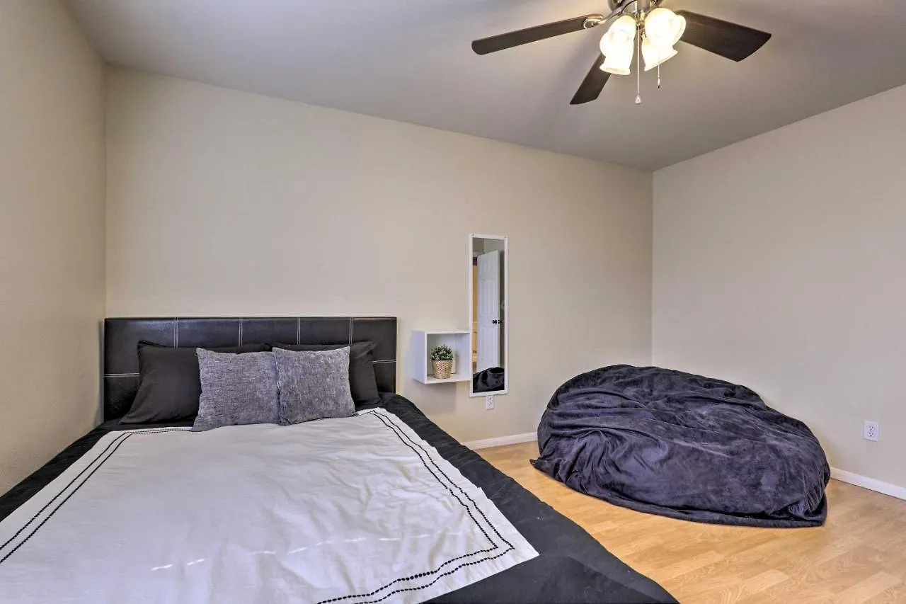 Luxurious Vegas Digs Hot Tub, Bbq, Cabana And More! Las Vegas Feriehus
