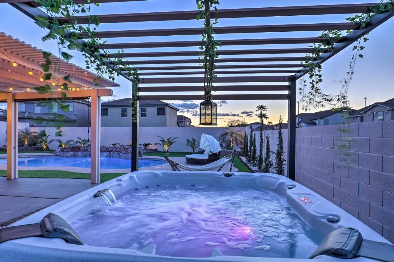 Luxurious Vegas Digs Hot Tub, Bbq, Cabana And More! Las Vegas
